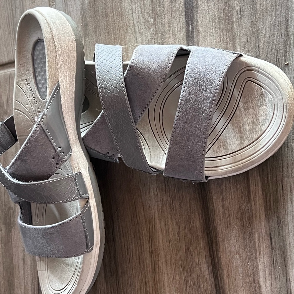 Dr scholl’s sandals sz7